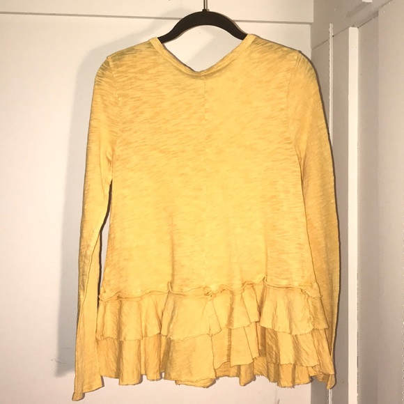 Ruffled blouse ☀️☀️🌈🌈 - Picture 2 of 3